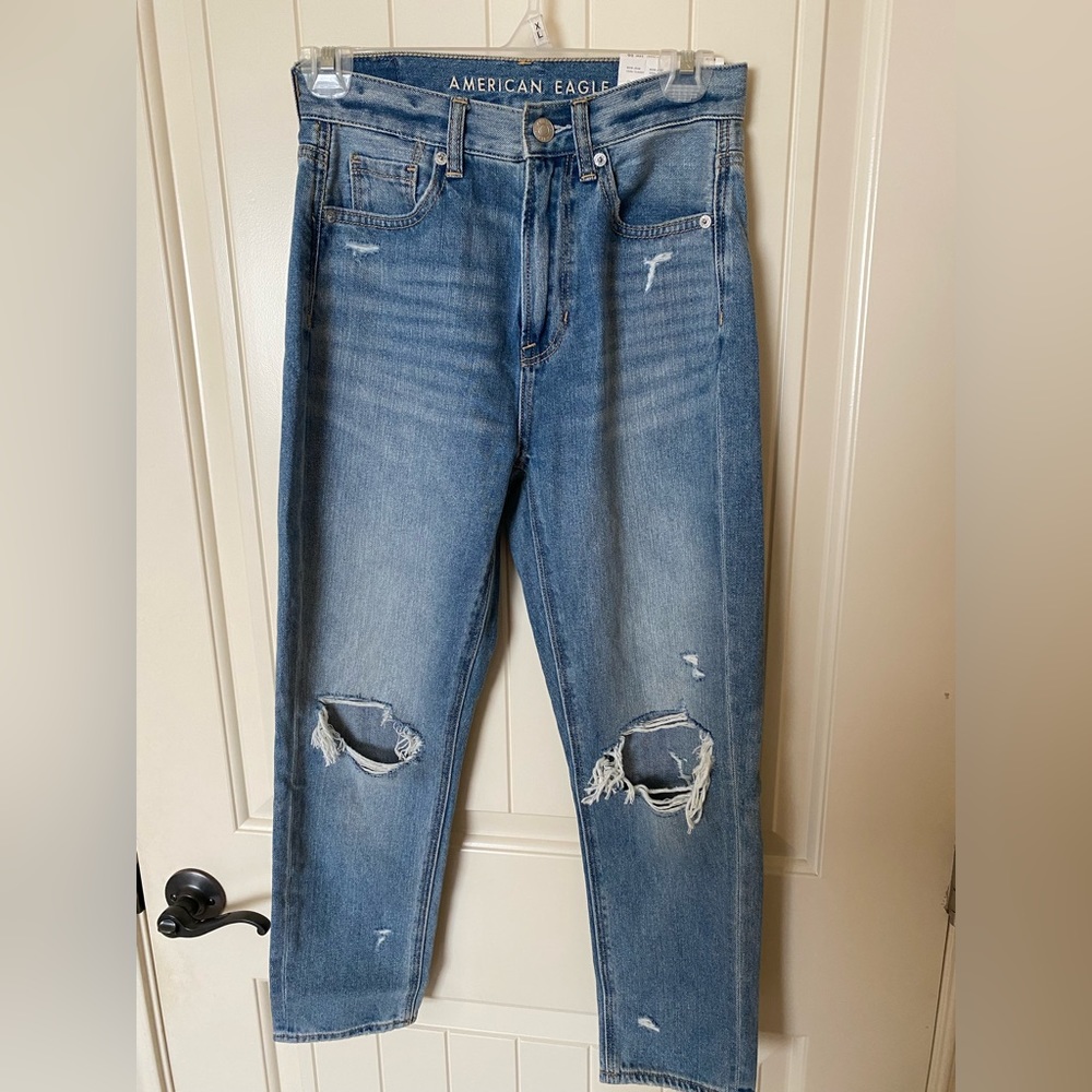 NWT Women’s American Eagle High Rise Distressed Mom Jeans - Size 00 X-Short